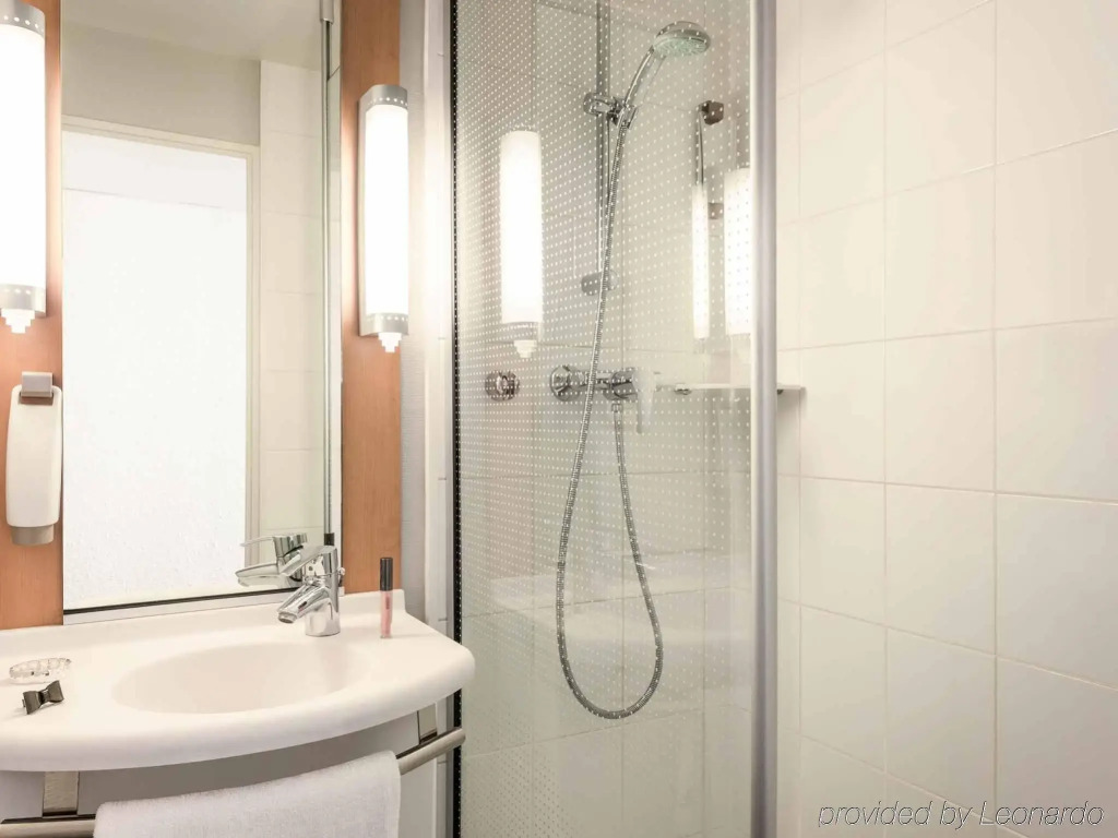 ibis Paris Canal Saint Martin