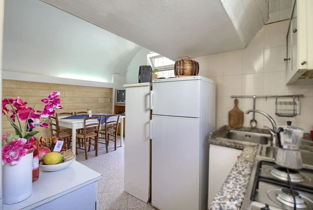 Lo Scalo, Front sea House