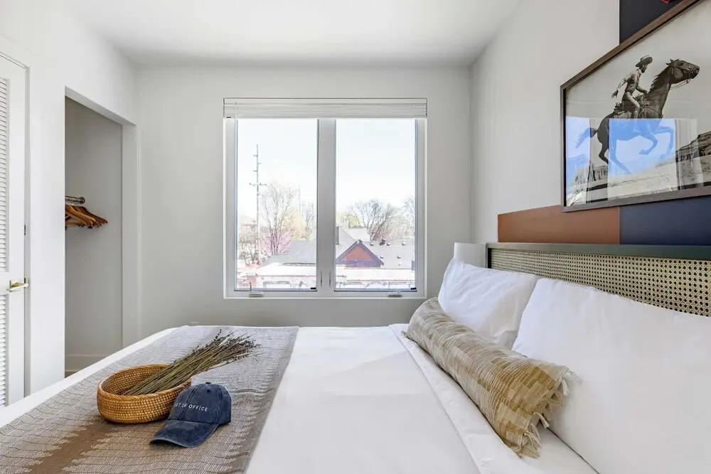 Sleeps 24, 2 Units Mins to Downtown Outrider by Avantstay