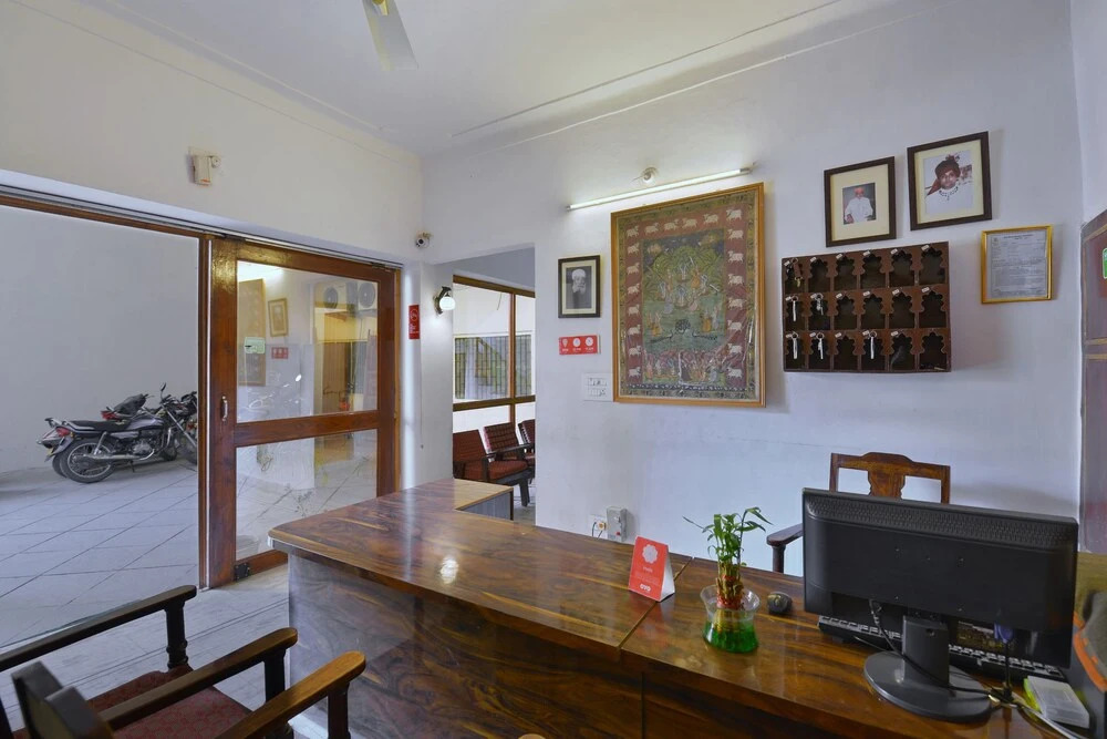 Chandra Prakash Hotel