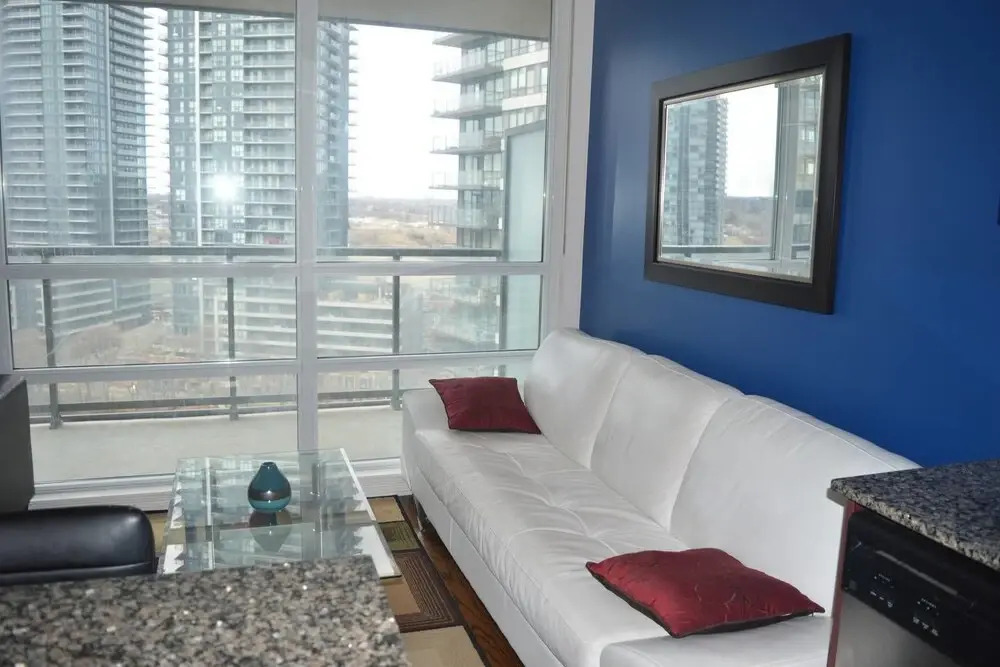 NEW Luxury Condo - Lake Shore View With Parking