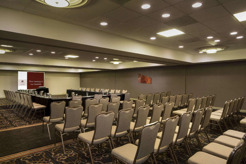 DoubleTree by Hilton Hotel Raleigh Brownstone University