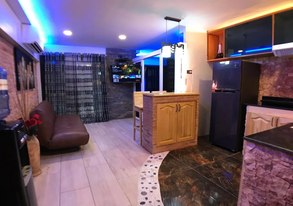 CLOCKWORKORANGE Luxury Suites 4-Minutes Away To Airport