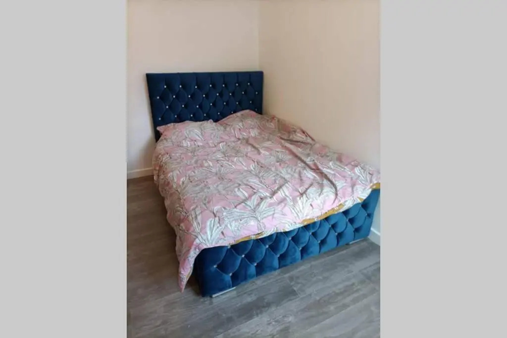 Spacious one bedroom family apartment -non smoker