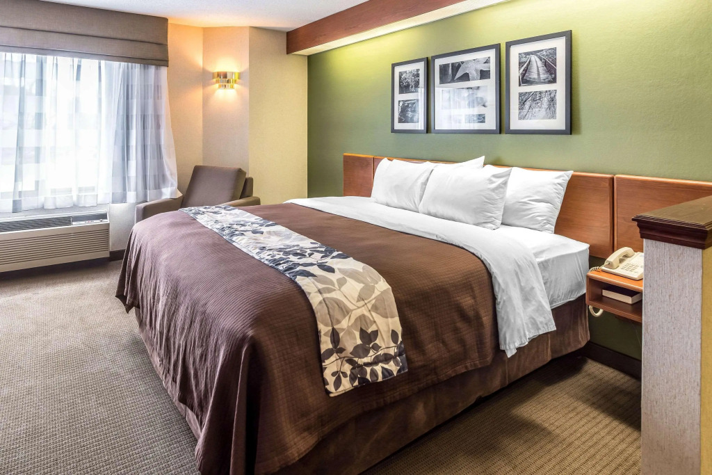 Sleep Inn & Suites Bay View Acme - Traverse City