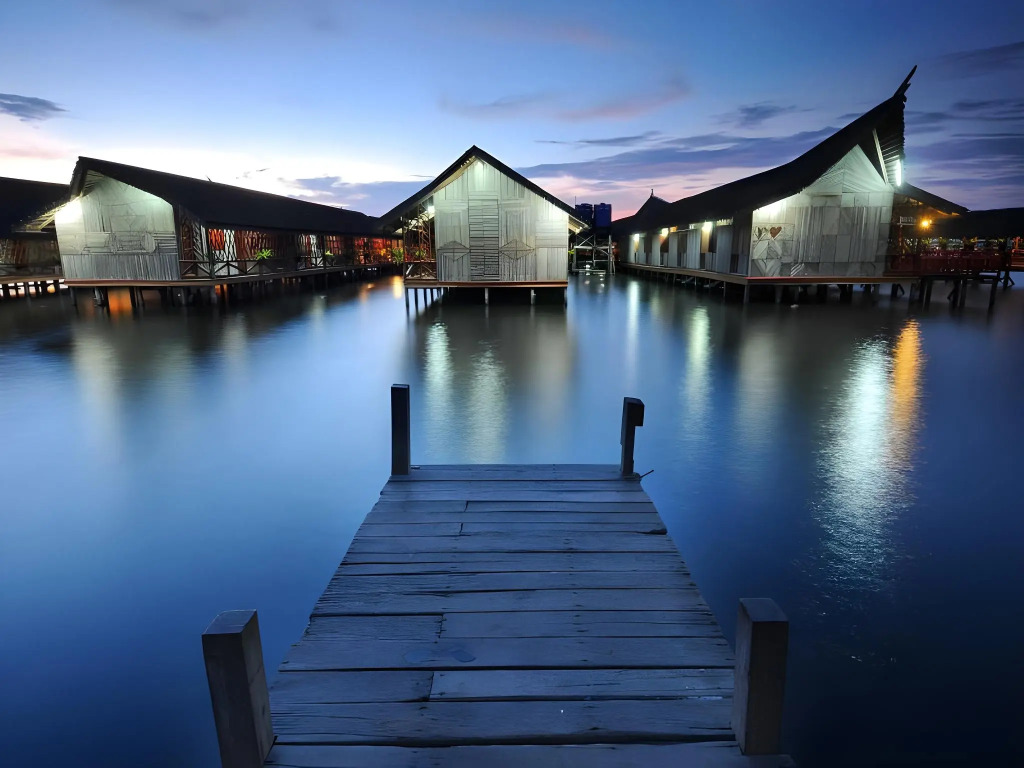 Dragon Inn Floating Resort