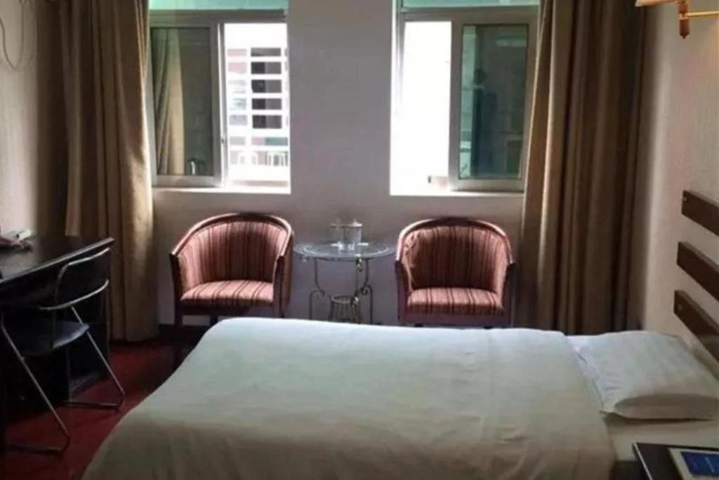 Anxian Tongxin Business Hotel