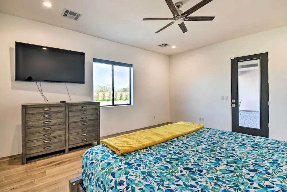 Desert Views, Fire Pit: Serene Phoenix Getaway