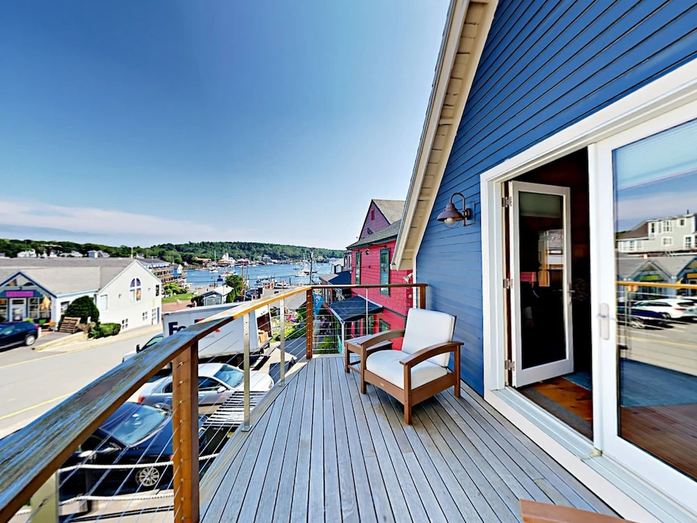 The Coal Shack Harborfront Studio by RedAwning
