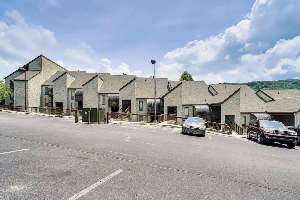 Ski, Hike & Explore: Mtn-view Haven in Gatlinburg!
