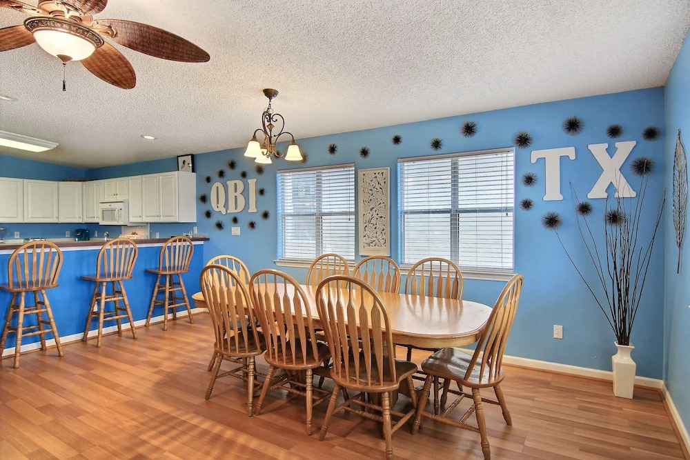 Quitcha Beach Inn 4 Bedrooms 2 Bathrooms Home