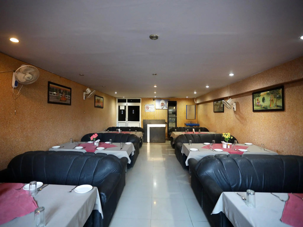 OYO 10413 Hotel Royal Plaza