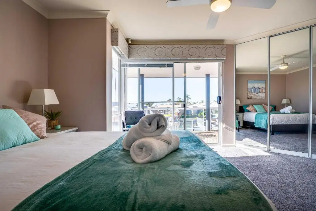 Mandurah Canal Beach House- 5 Mins Beach, Golf Course, City Centre, Parks