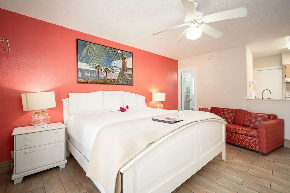 Island Sun Inn & Suites - Historic Venice & Beach Getaway