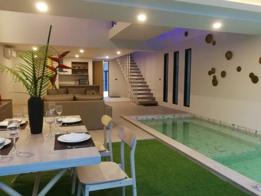 Replay Pool Villa