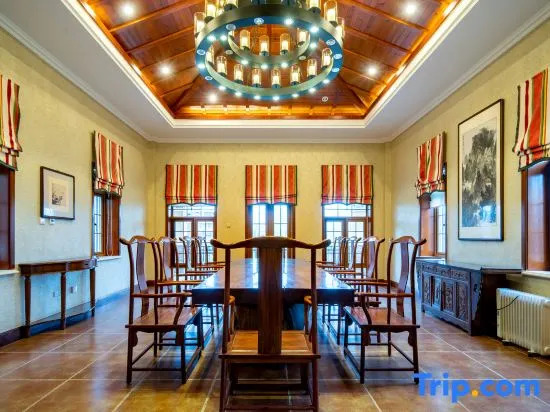 Deep in the mountains, Moon River Villa, a wild luxury holiday homestay