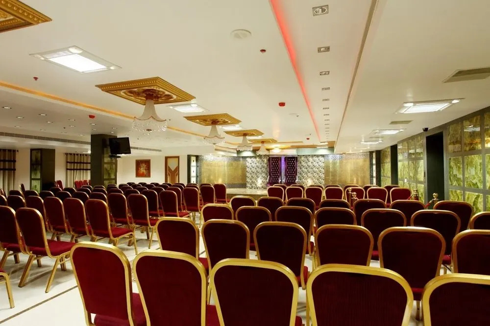 OYO 740 Hotel Suravi