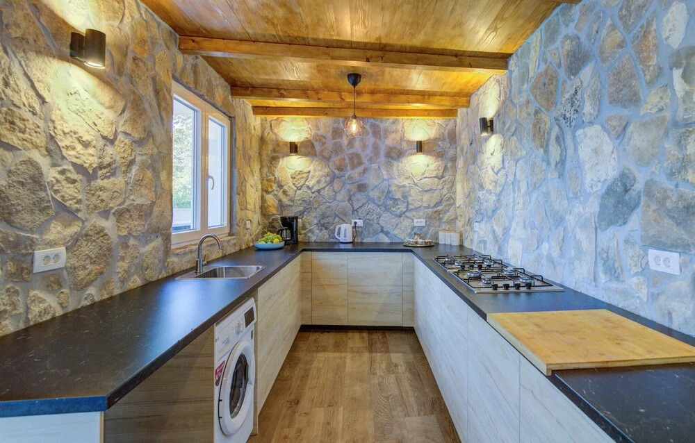 Nice Apartment in Smokvica Krmpotska With Wifi, 3 Bedrooms and Outdoor Swimming Pool