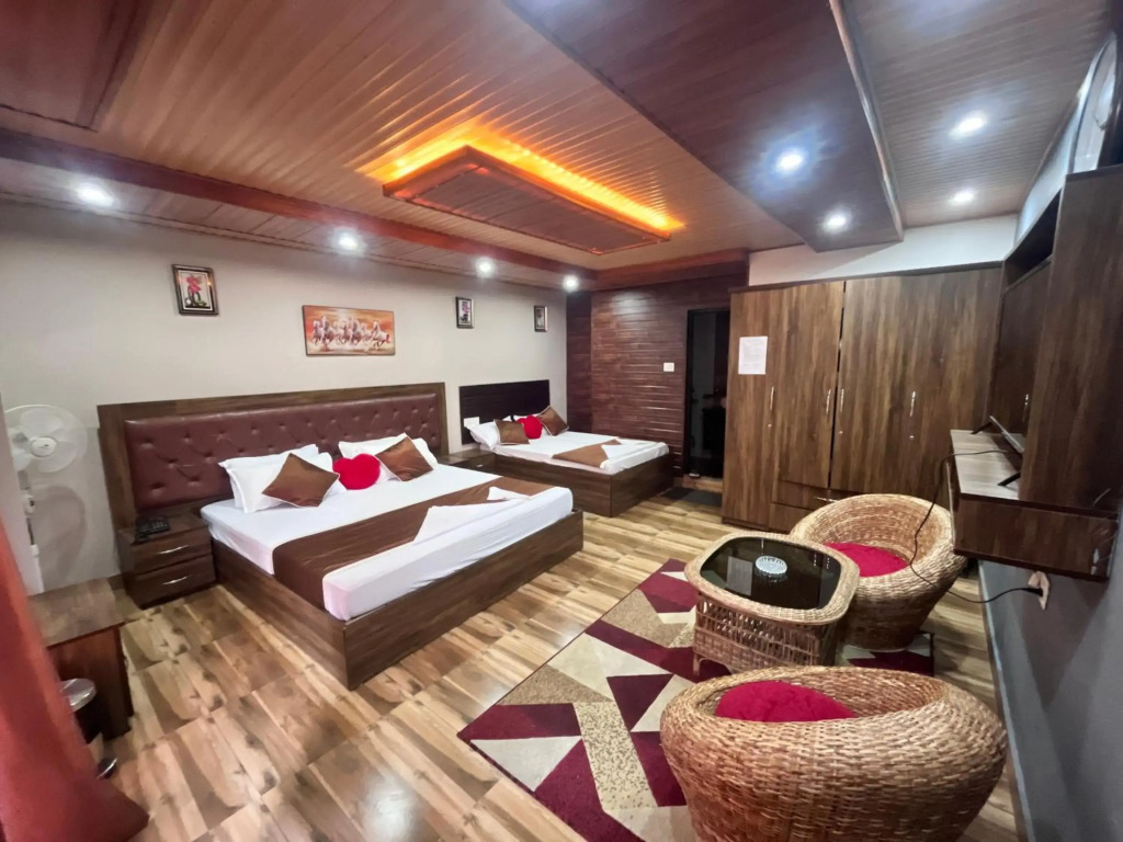 Traditional Hotel & Restaurant !! Kurseong !! Best Hotel in Kurseong