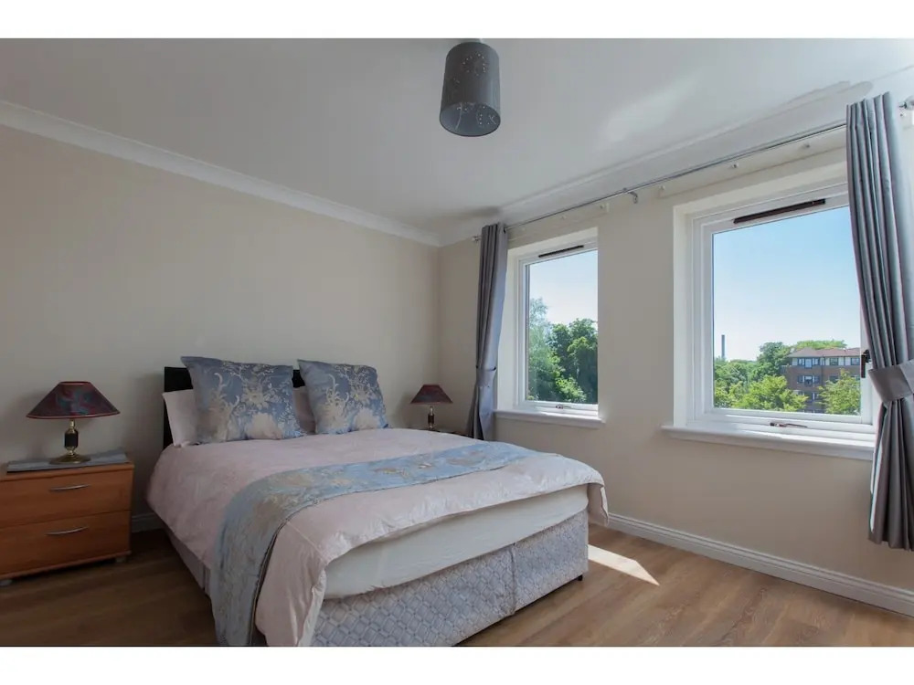 Lovely Upgraded Modern Flat in North Edinburgh