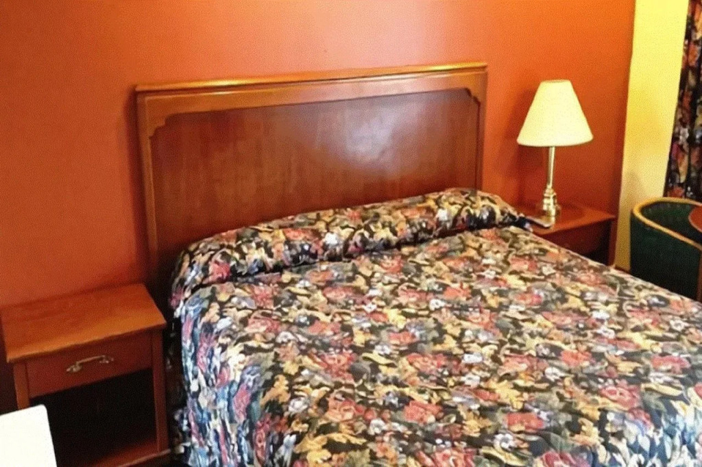 Parkway Motel