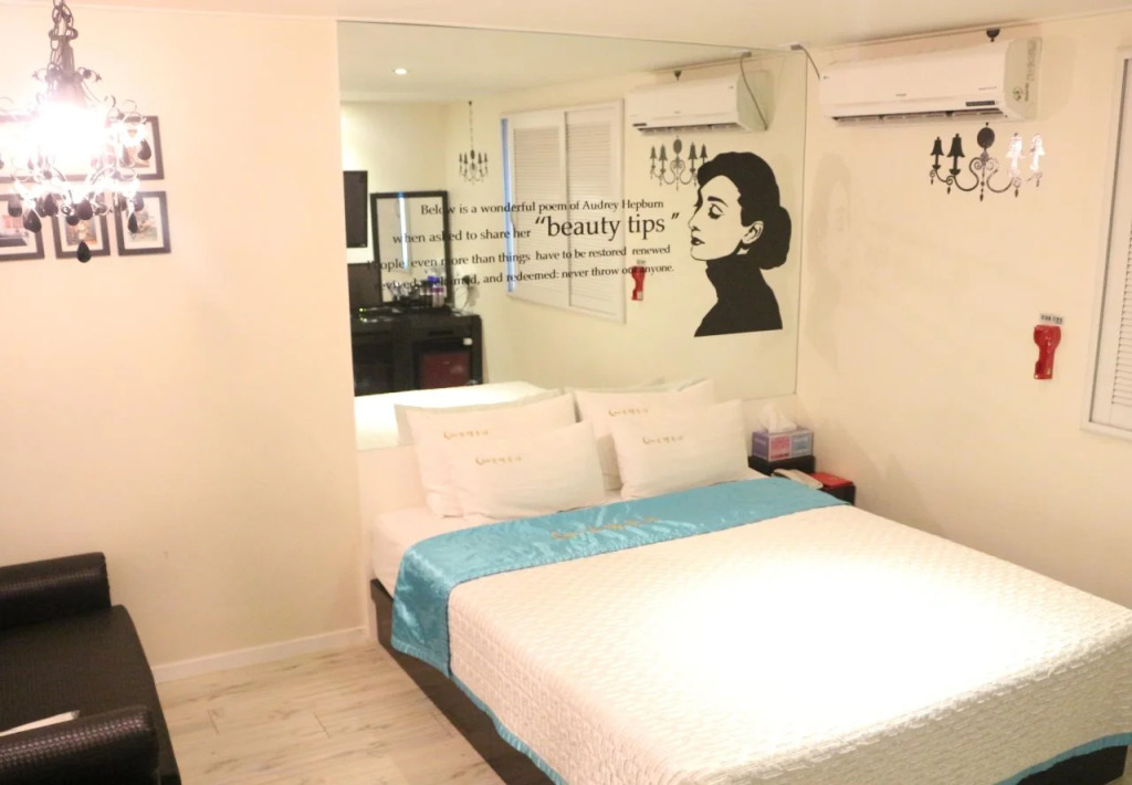 Luna Motel