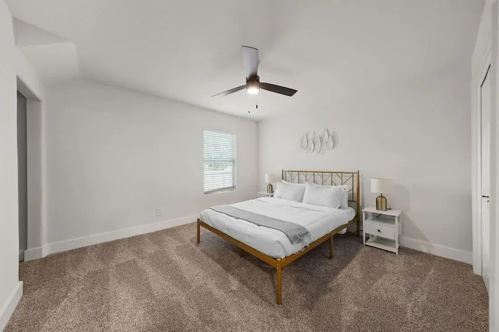 Spacious 6 Bed House Airport Pet Friendly AFB