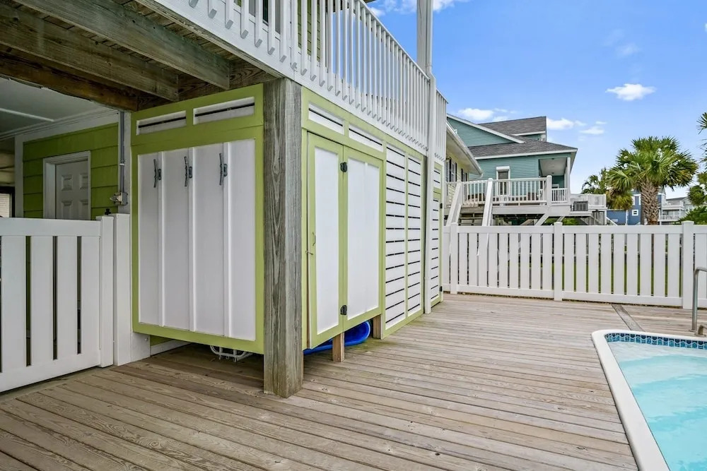 Bozeman Beach 4 Bedroom Home by Redawning