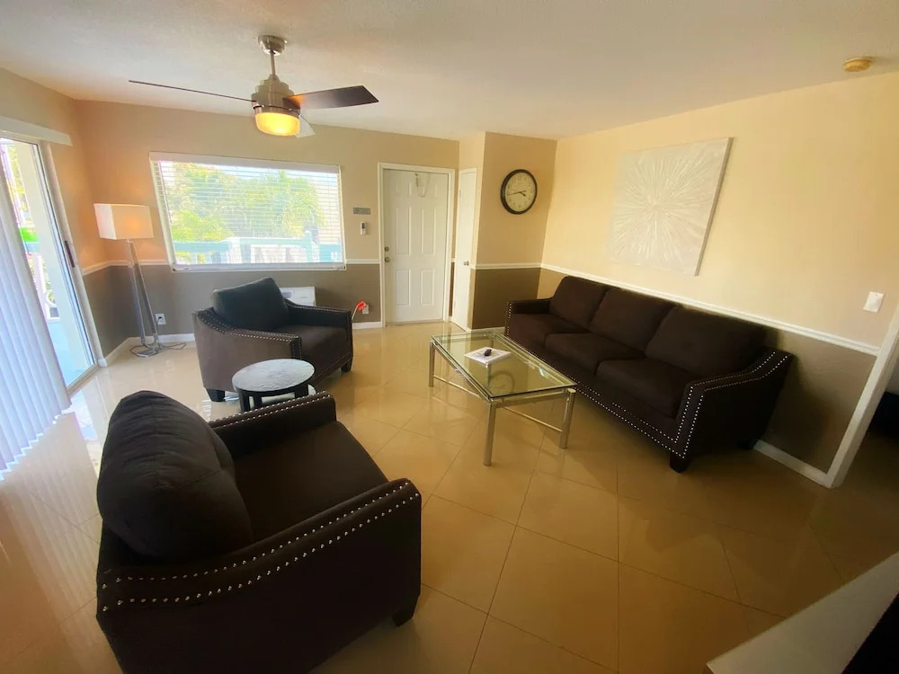 Honu Cove Hotel