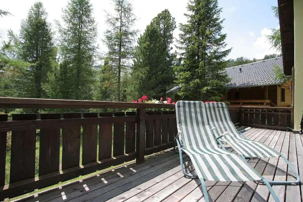 Sunlit Cabin with Jacuzzi in Turracherhohe