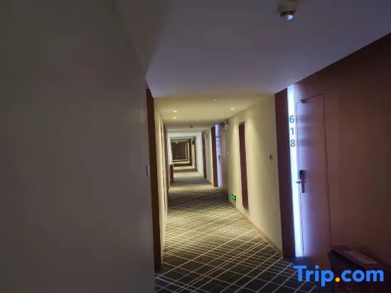 Xana Lite Hotel (Guangzhou Bai'etan Art Center Huadiwan Subway Station Branch)