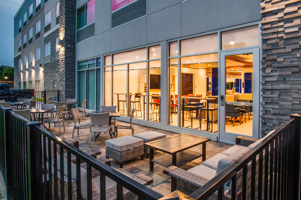 Holiday Inn Express & Suites - Denton South by IHG
