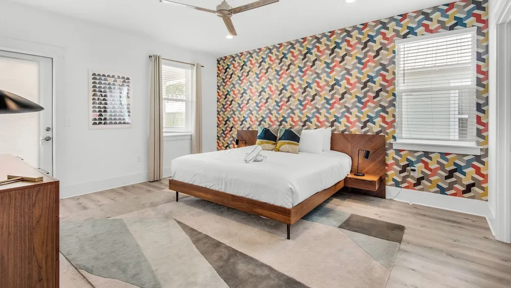 Spacious Home, Private Backyard, and Community Pool