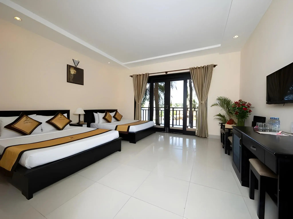 Hon Rom Central Beach Resort