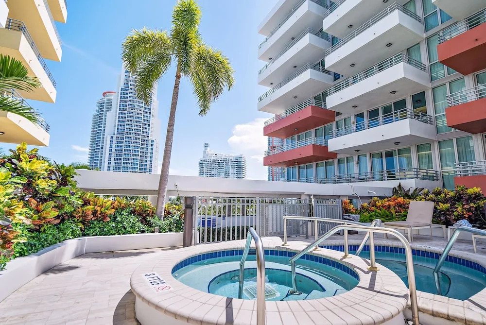 Bentley Beach Club by Edgewater One VR