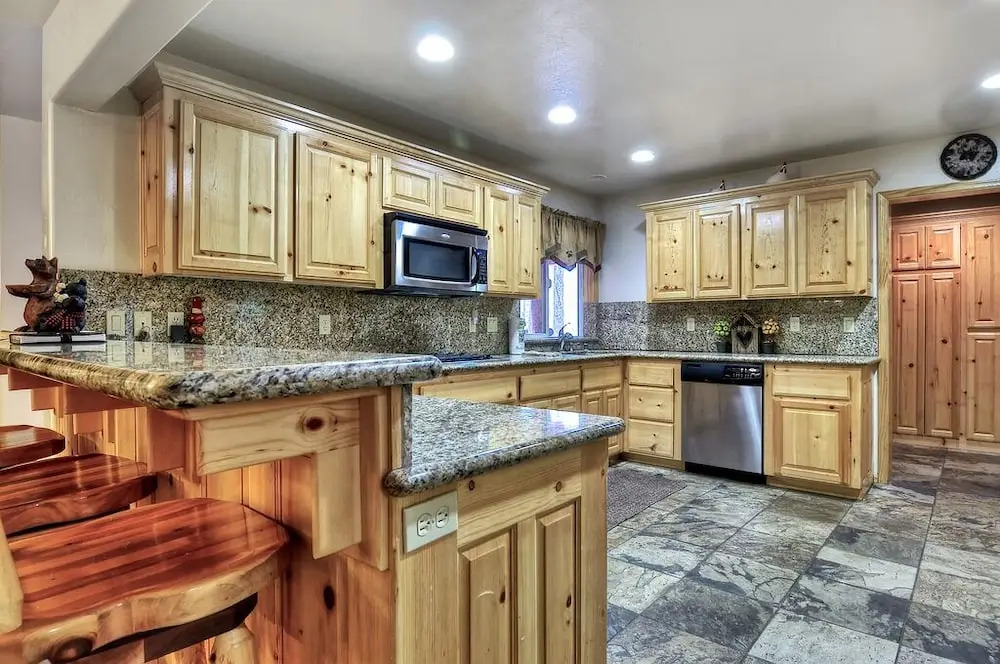 No. 21 Tamarack Lodge - 4 Br Cabin