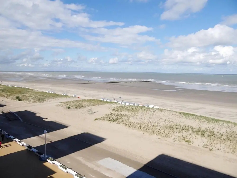 Apartment in Nieuwpoort with Sea Views