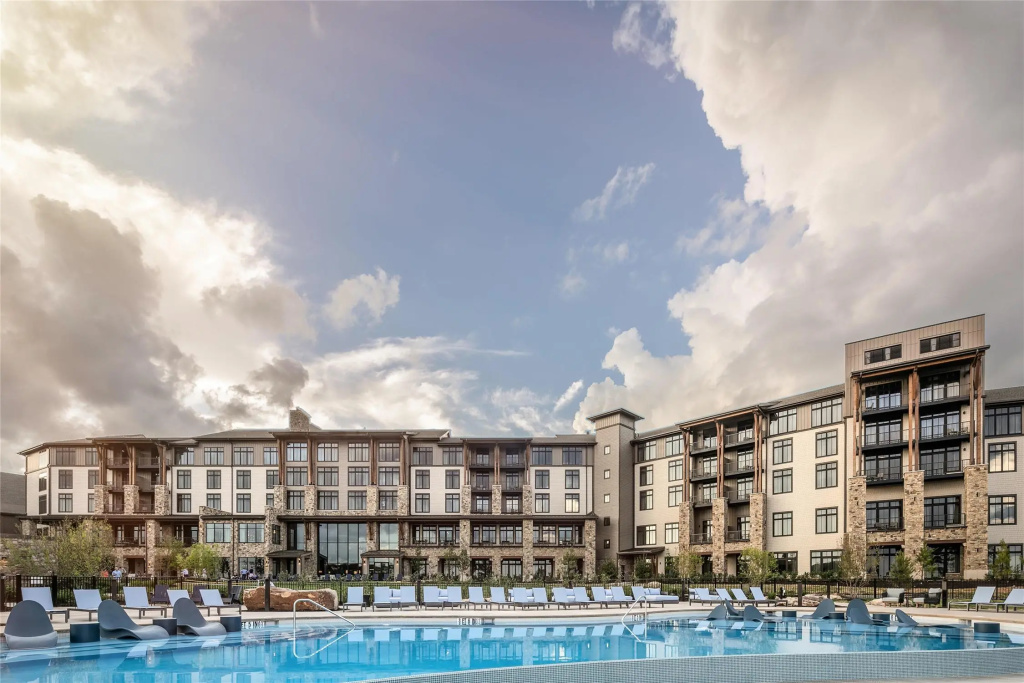 Cloudland at McLemore Resort Lookout Mountain, Curio by Hilton