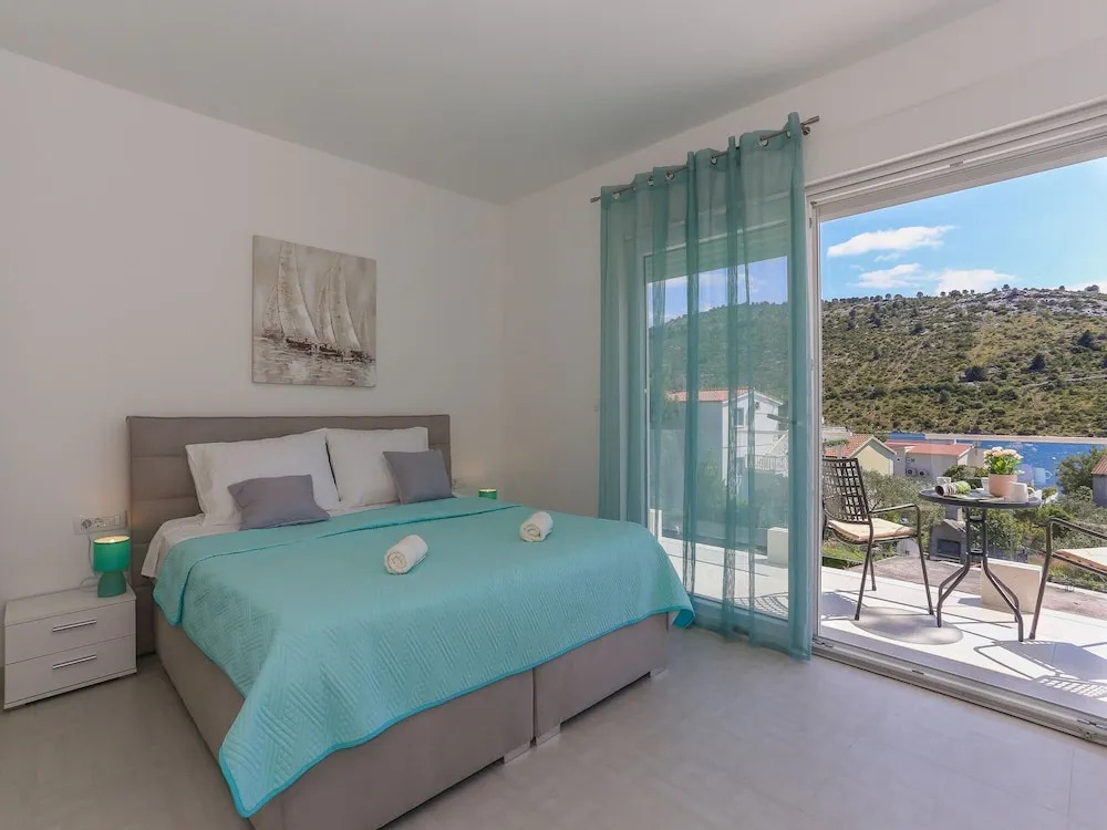 Luxurious Villa in Rogoznica With Pool