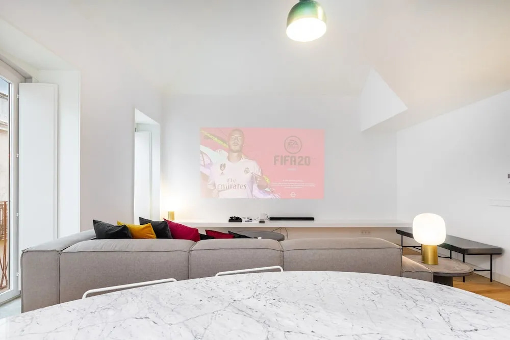 LS48 Prime Location Luxury Duplex