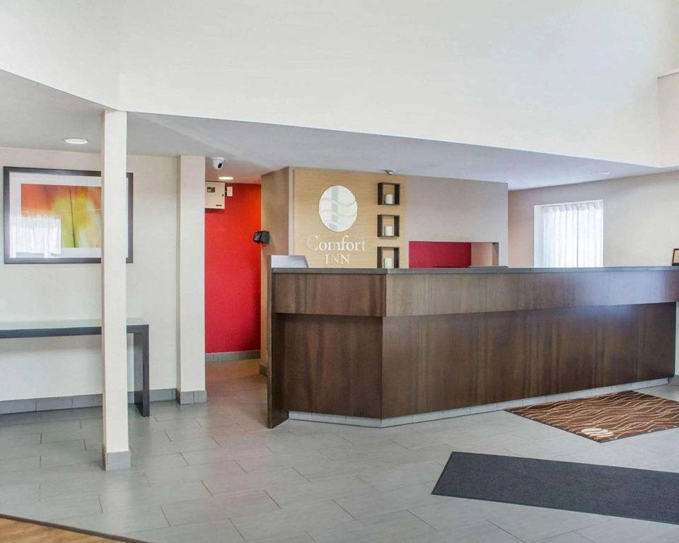Comfort Inn Cambridge - Highway 401