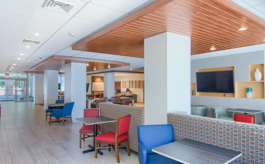 Holiday Inn Express & Suites Mobile - University Area by IHG