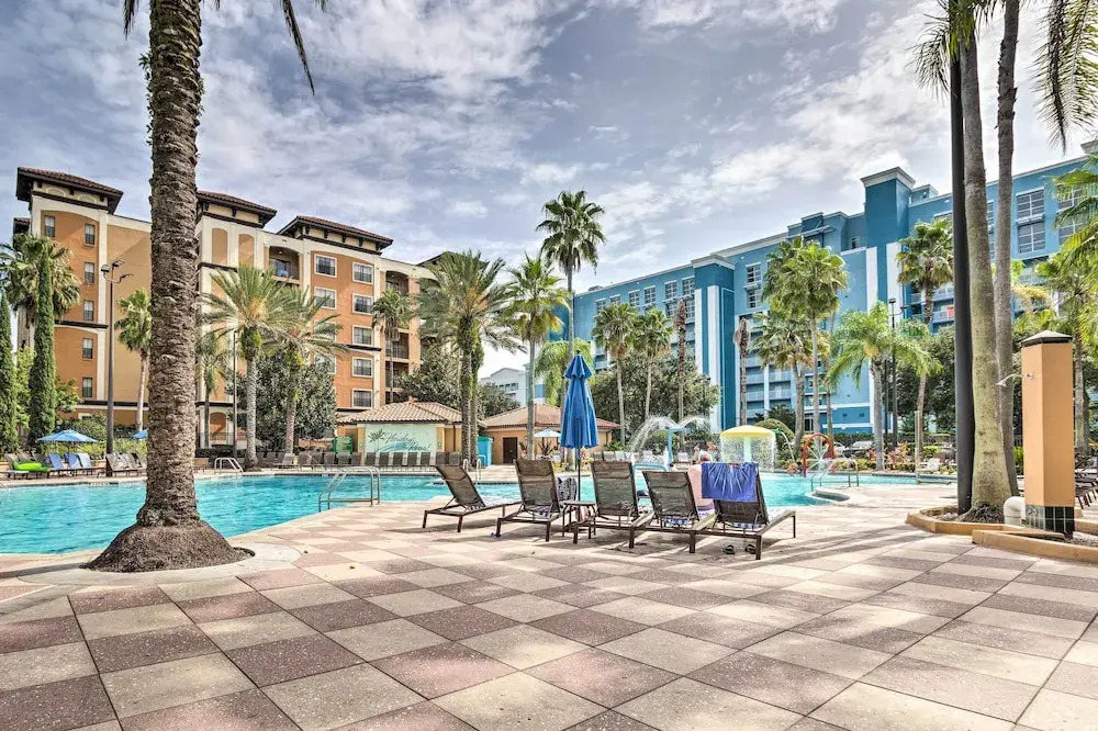 Poolside Bliss & Theme Park Thrills: Orlando Oasis