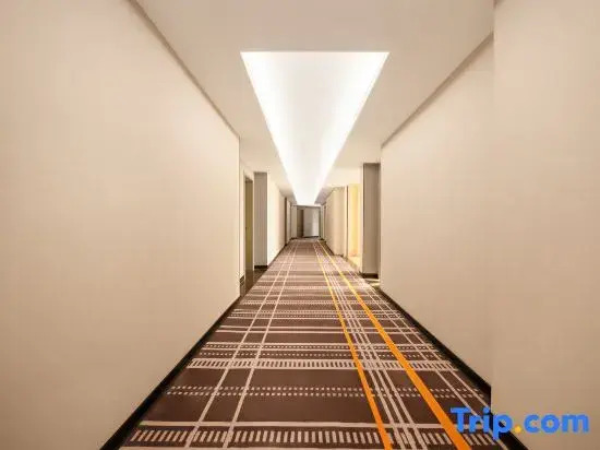 Yunfeng Hotel (Yangjiang Xindachengshidaiguangchangdian)