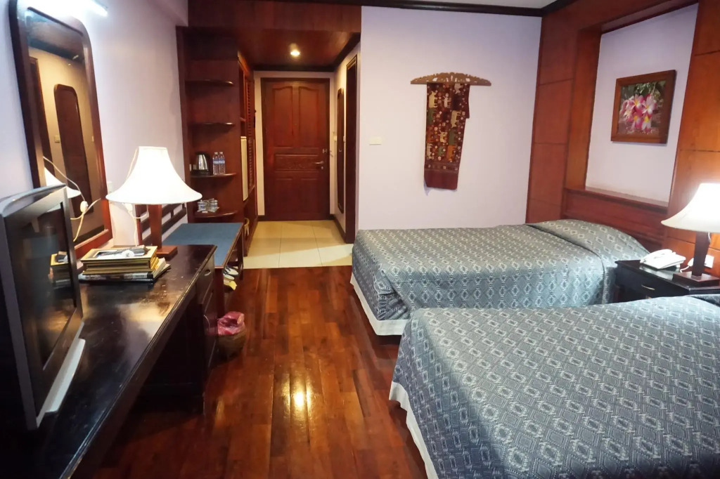 Vansana Riverside Hotel