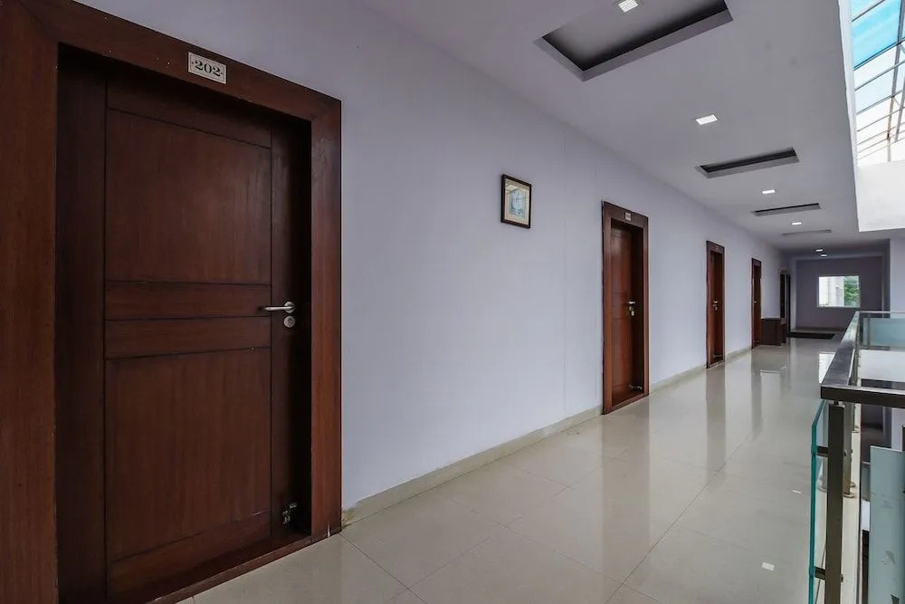 Oyo 16633 Green City Club House