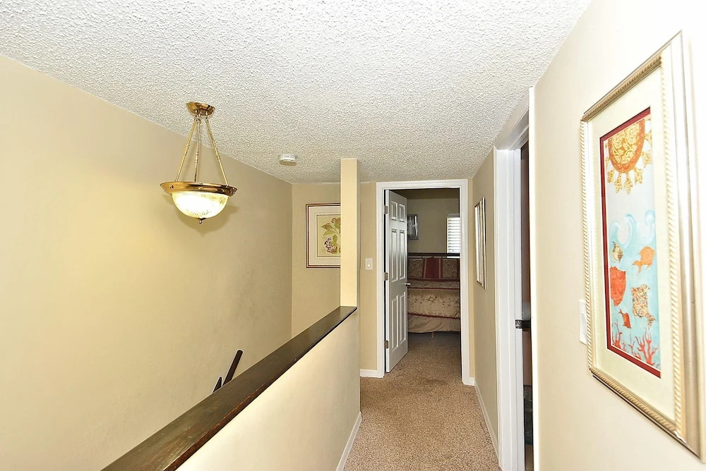 Sunset Chateau 609 Top Floor/ Amazing Views/ Great Location!