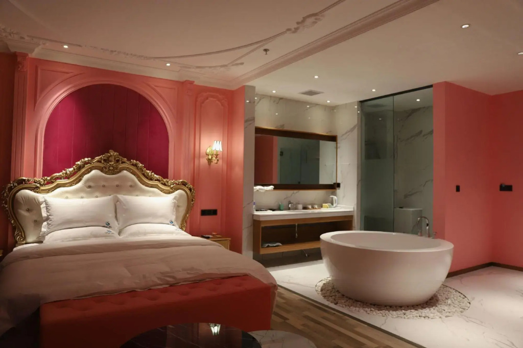 Deep Blue Art Hotel