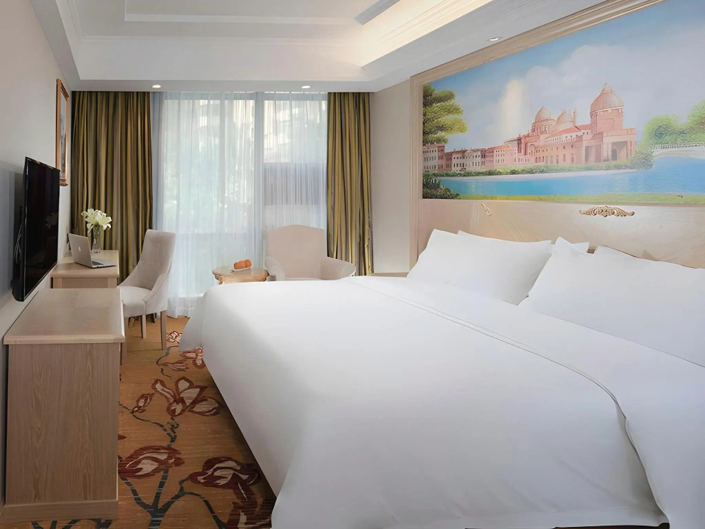 Vienna Hotel (Shenzhen Window of the World, Qiaocheng East Metro Station)
