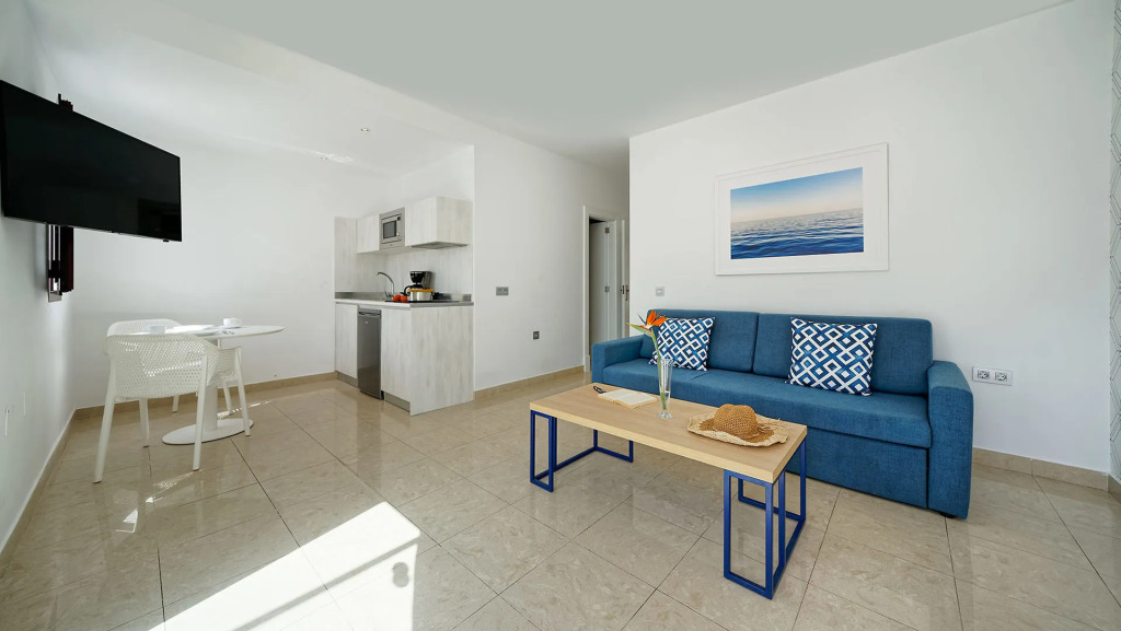 Отель Broncemar Beach Suites